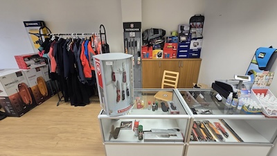 shop front 2.jpg (43 KB)